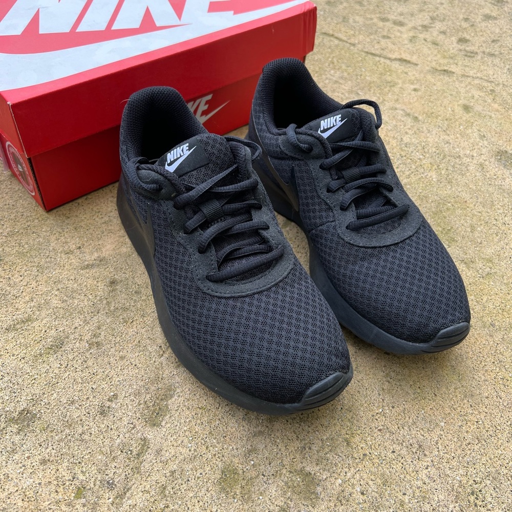 tanjun running sneaker